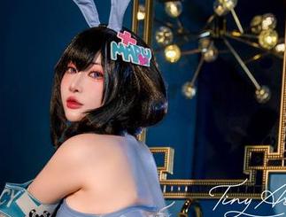 Tiny AsaHelmxAnis的写真全集，轻松幽默又充满色彩，快来看看！